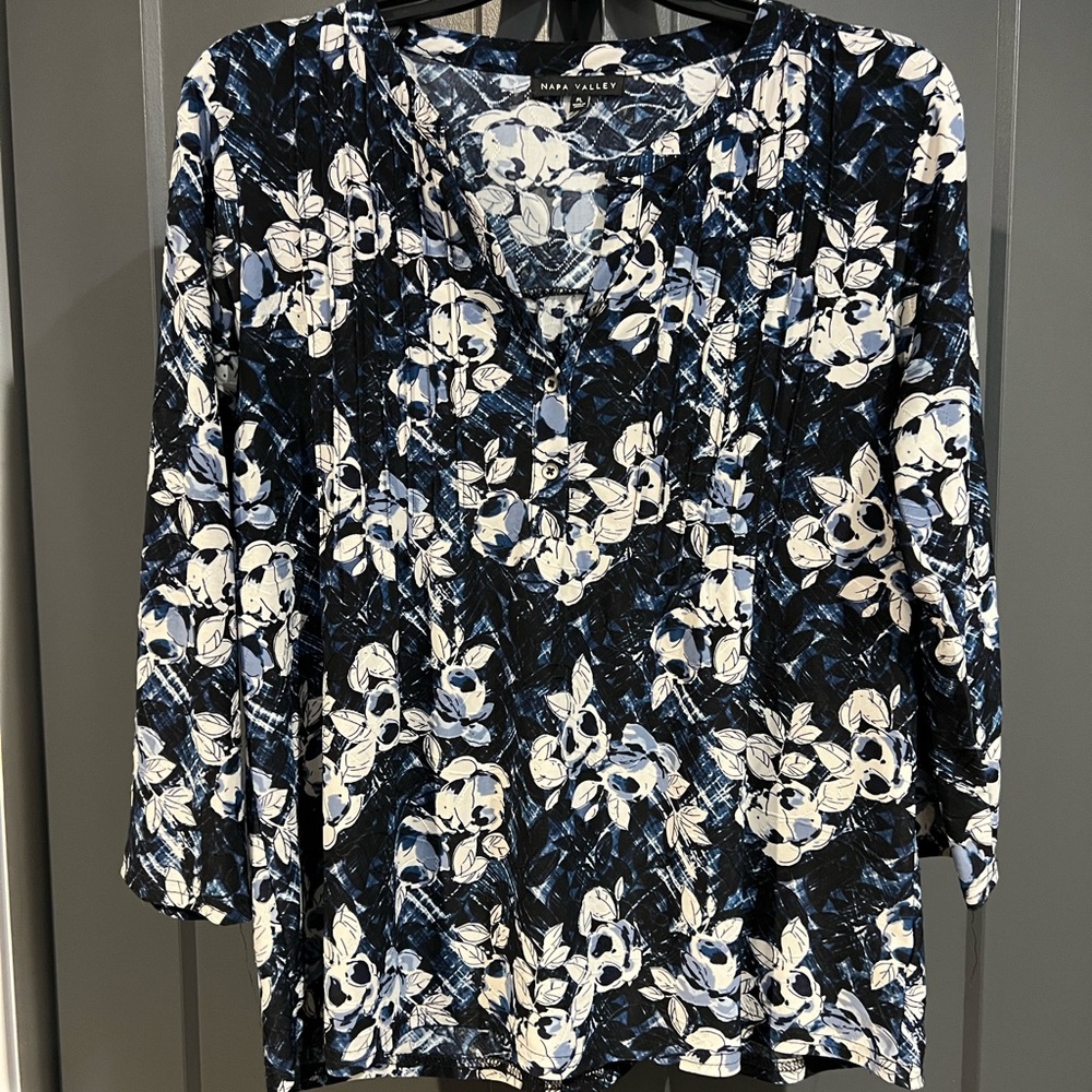 Napa valley Women's Blue Floral Top